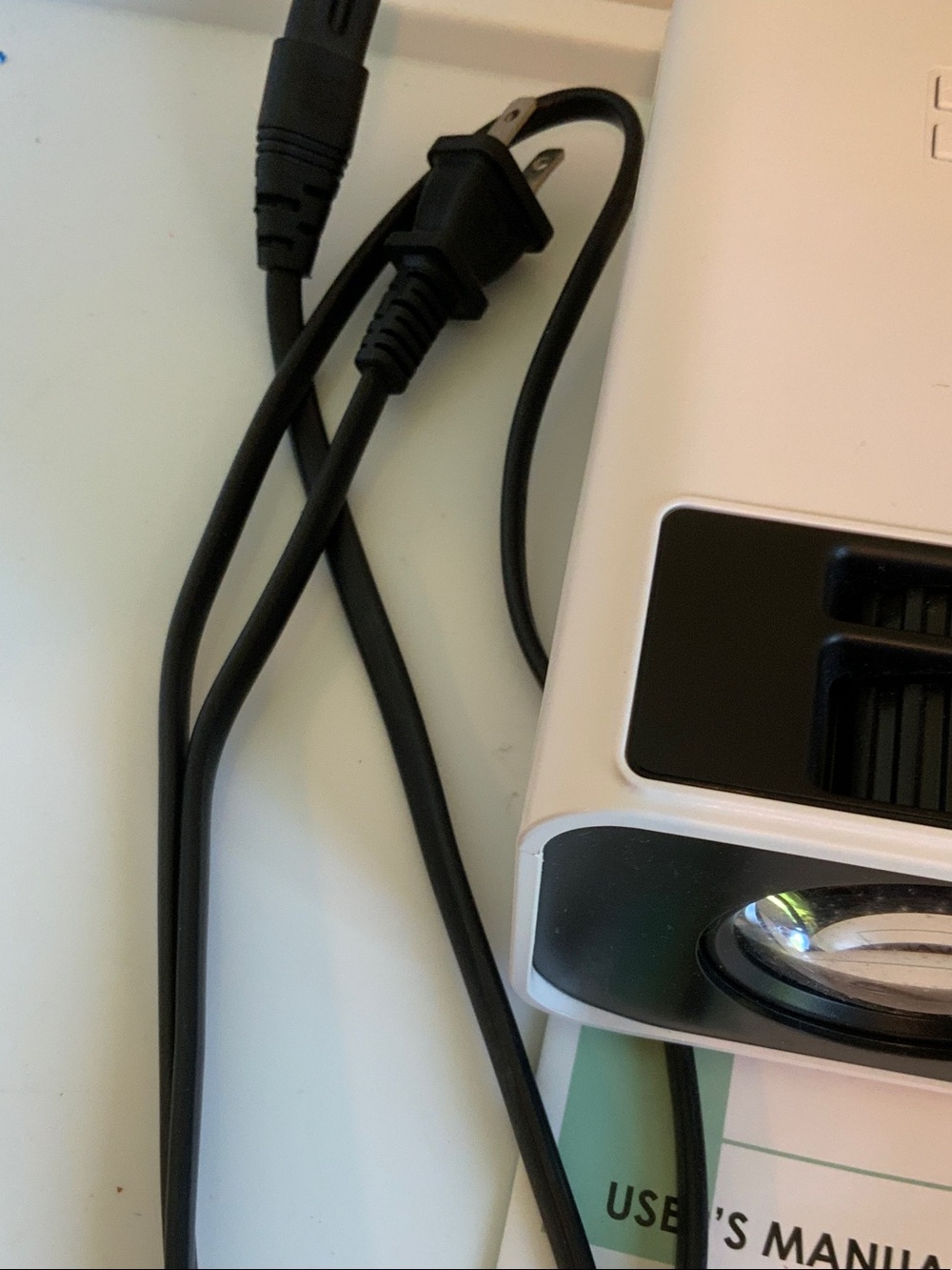 Compact Home Video Projector - White/Black - Picture 4 of 9